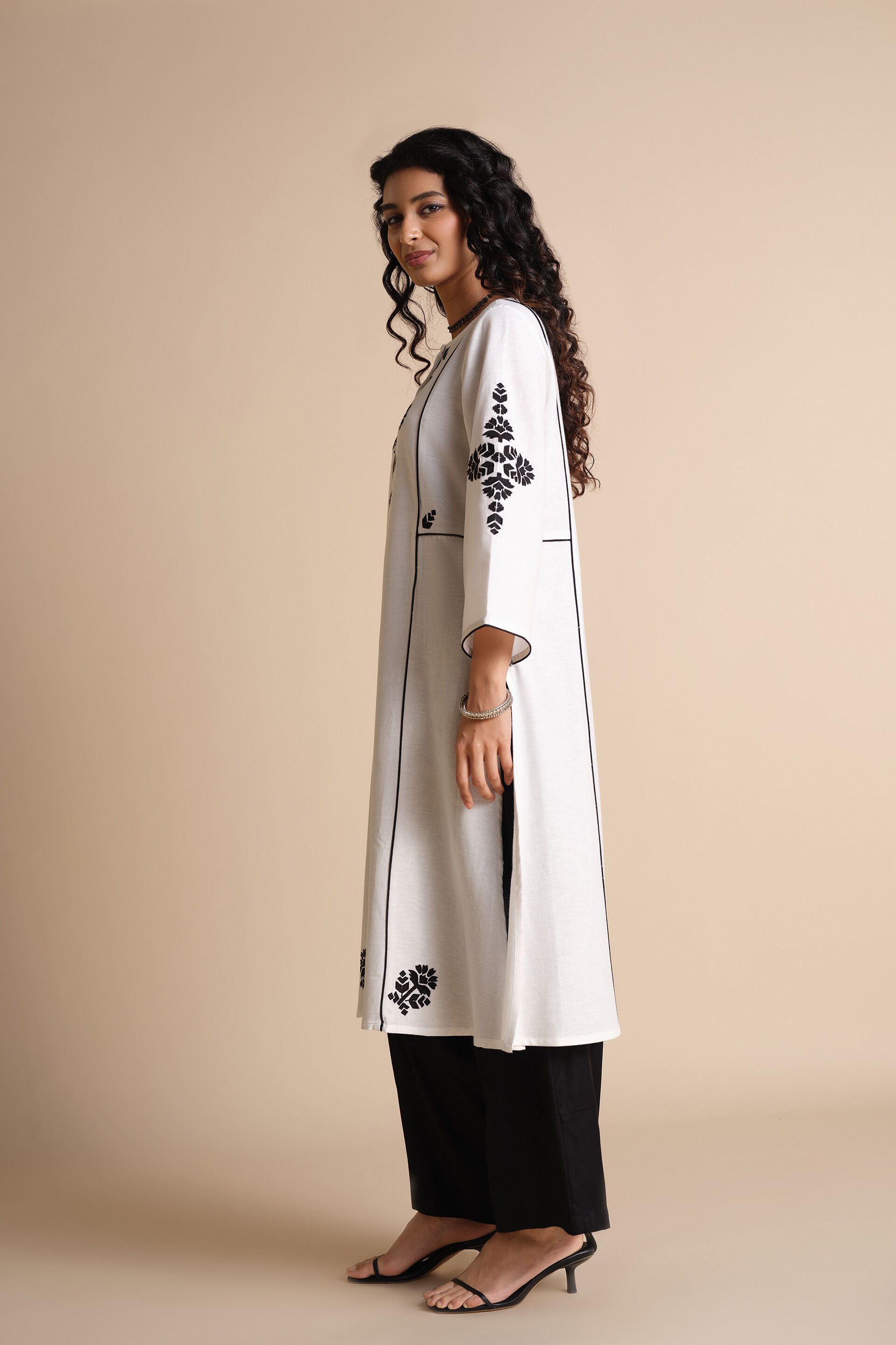 Nazm Sa Kurta, White, image 4